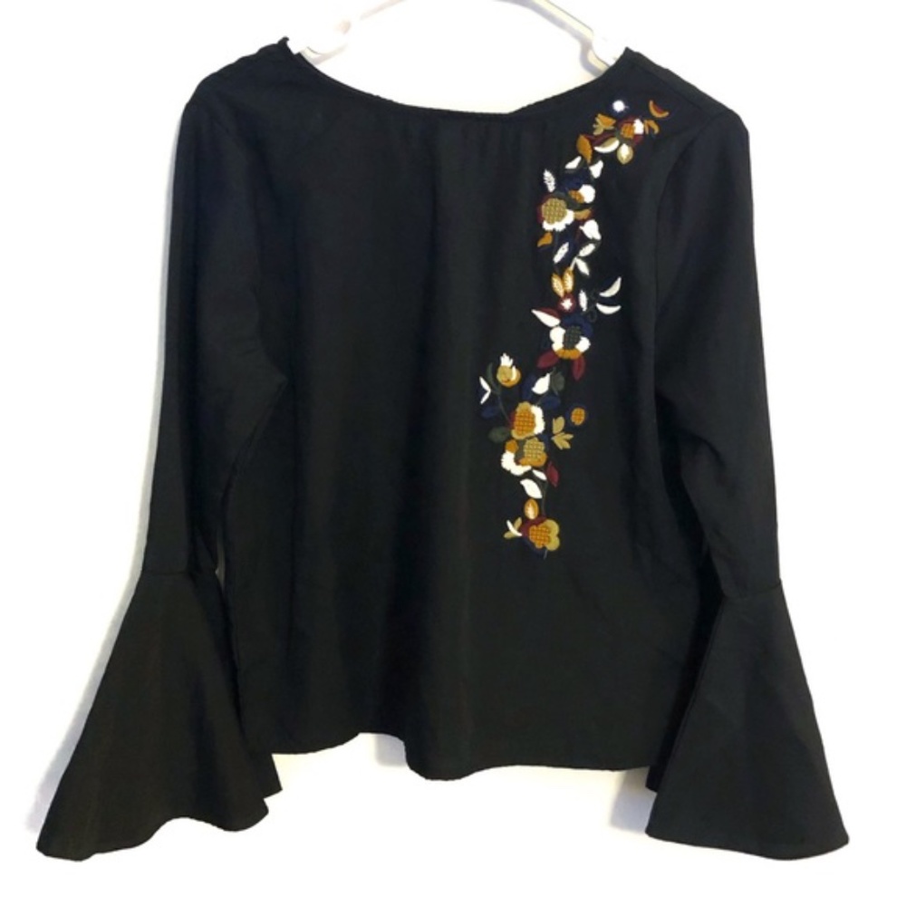 Cliché Bell Sleeve Embroidered Blouse